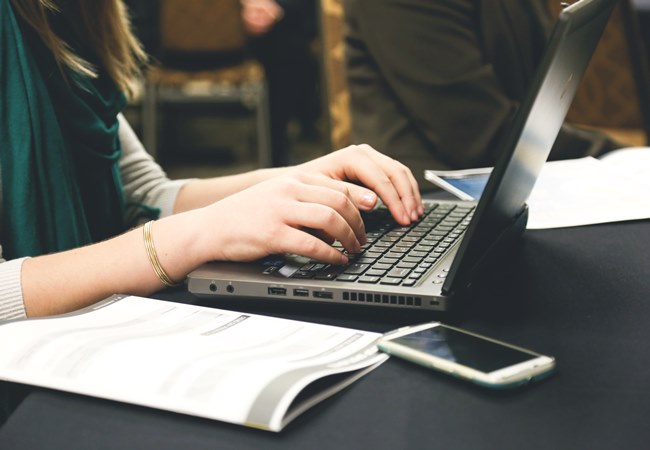 VENTAJA ESTUDIAR TRAVES INTERNET ventaja estudiar traves internet: