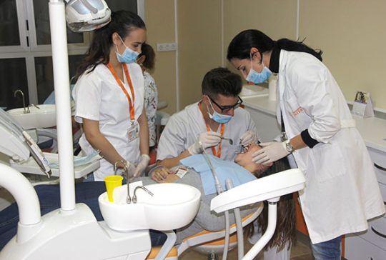 3_Clase práctica de limpieza bucodental en Instituto INTER