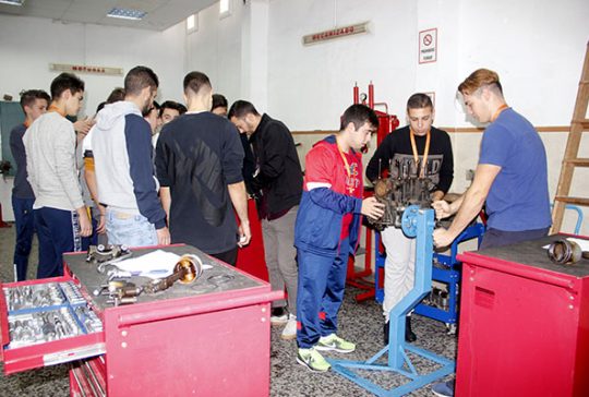 1_Alumnos INTER de CFGM Electromecánica en Taller