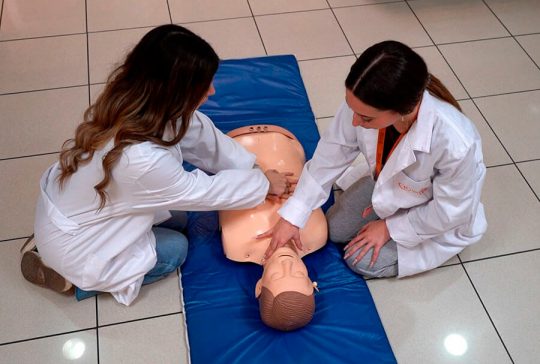 Prácticas en taller CFGM Cuidados Auxiliares de Enfermería en Instituto INTER .