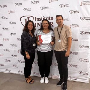 Alexandra Valentina, recibiendo Beca del 100% de su formación en Instituto ÍNTER.