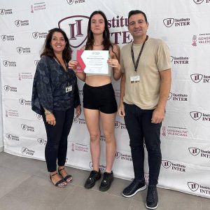 Paloma Gallud, recibiendo Beca del 100% de su formación en Instituto ÍNTER.